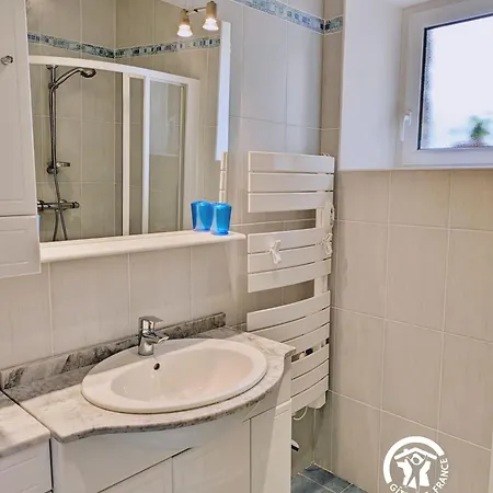 De Montgiroux, Jusqu'a 5-6 Personnes 度假居