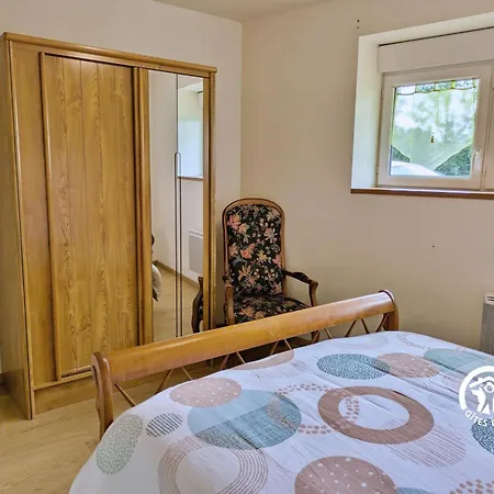 De Montgiroux, Jusqu'a 5-6 Personnes 度假居 *